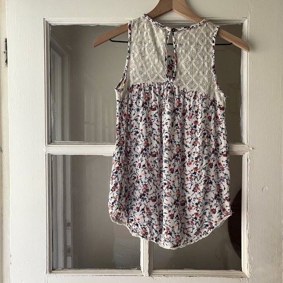 Floral Print Lace Detail Sleeveless Top - Picture 4 of 6